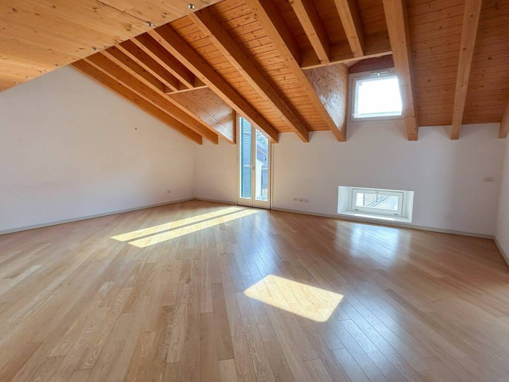 Appartamento a Como in Via Giosuè Carducci, 5 - Foto 3