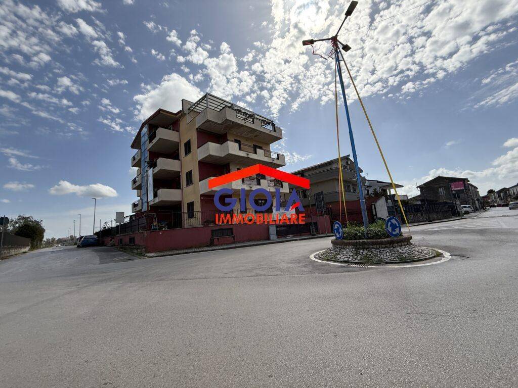 Palazzo / stabile a Francolise in Via Roma, 214 - Foto 2