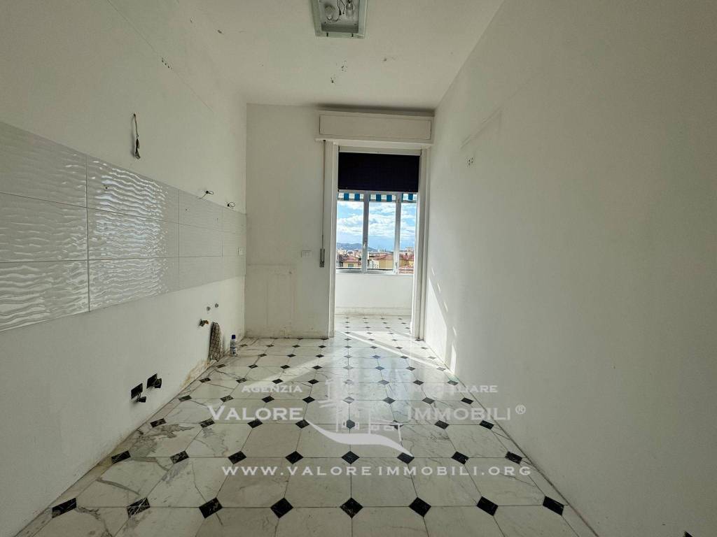 Appartamento a Livorno in Via Filippo Buonarroti, 20 - Foto 3