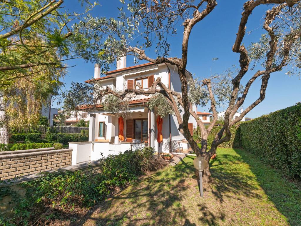 Villa a Manziana in Via Bracciano - Foto 2