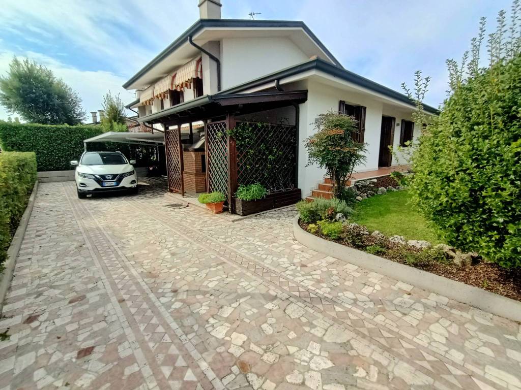 Villa a Azzano decimo in Via 25 Aprile - Foto 2