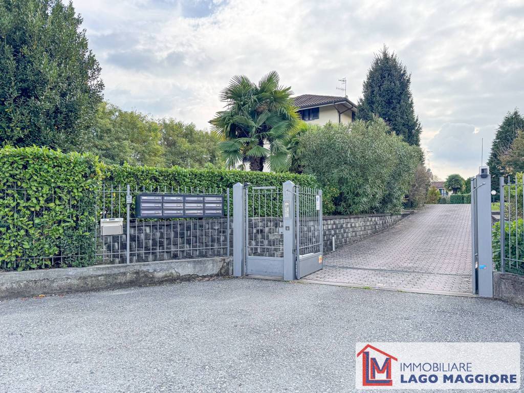 Box / garage a Angera in Via Bruschera - Foto 2