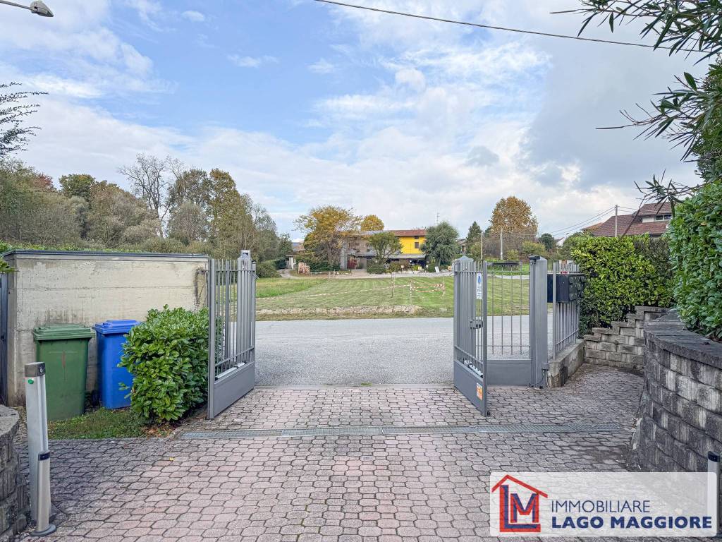 Box / garage a Angera in Via Bruschera - Foto 3