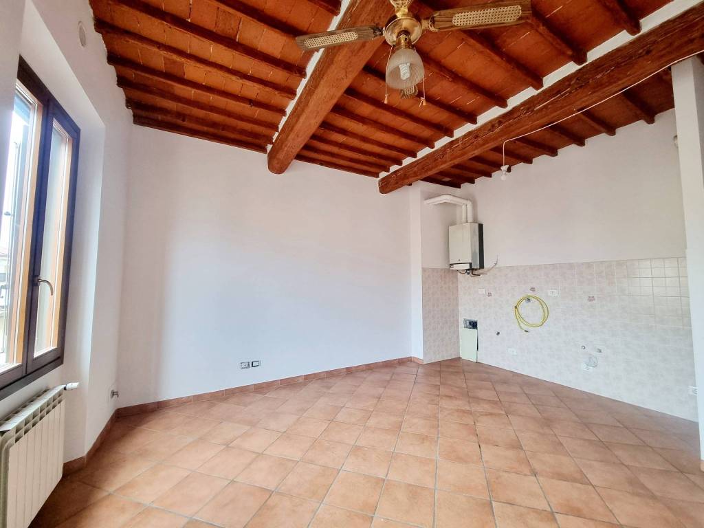 Appartamento a Campi bisenzio in Via Mezzo - Foto 2