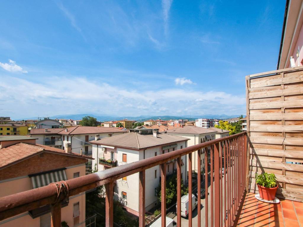Appartamento a Verona in Via Ticino, 5 - Foto 2