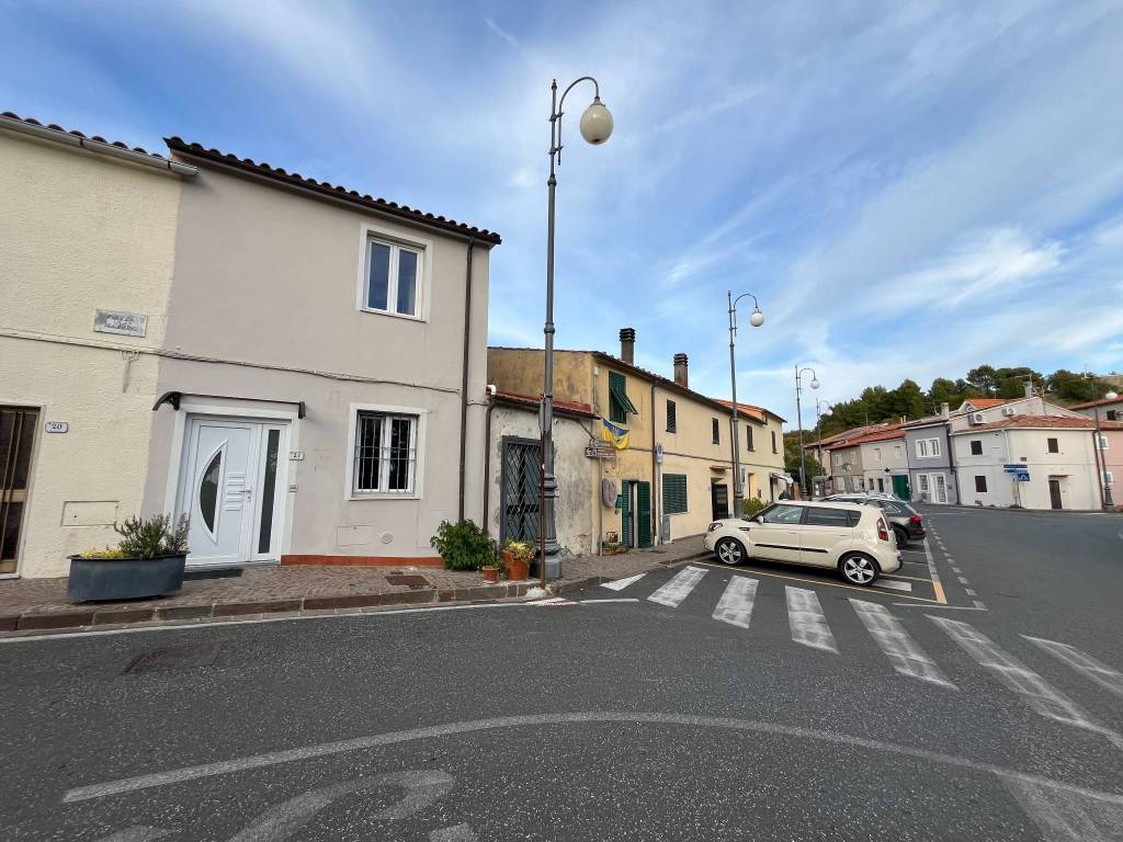 Casa indipendente a Rosignano marittimo in Piazza Giuseppe Mazzini - Foto 2