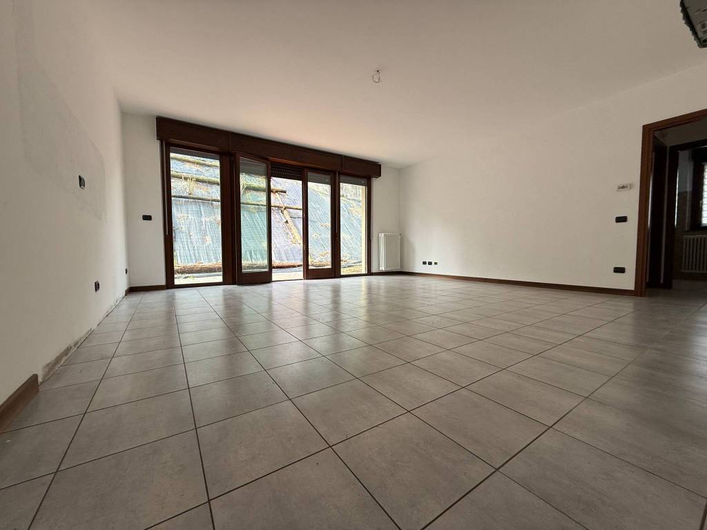 Appartamento a Cantù in Via Montello, 40 - Foto 2