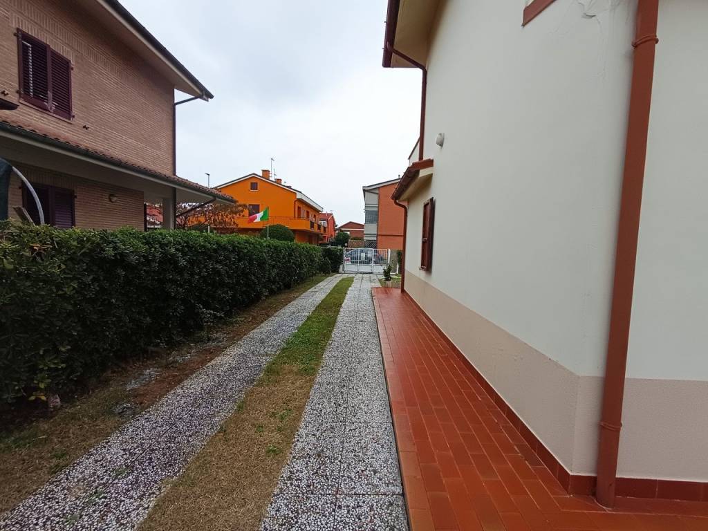 Villa a Falconara marittima in Lungomare di Rocca Priora - Foto 4