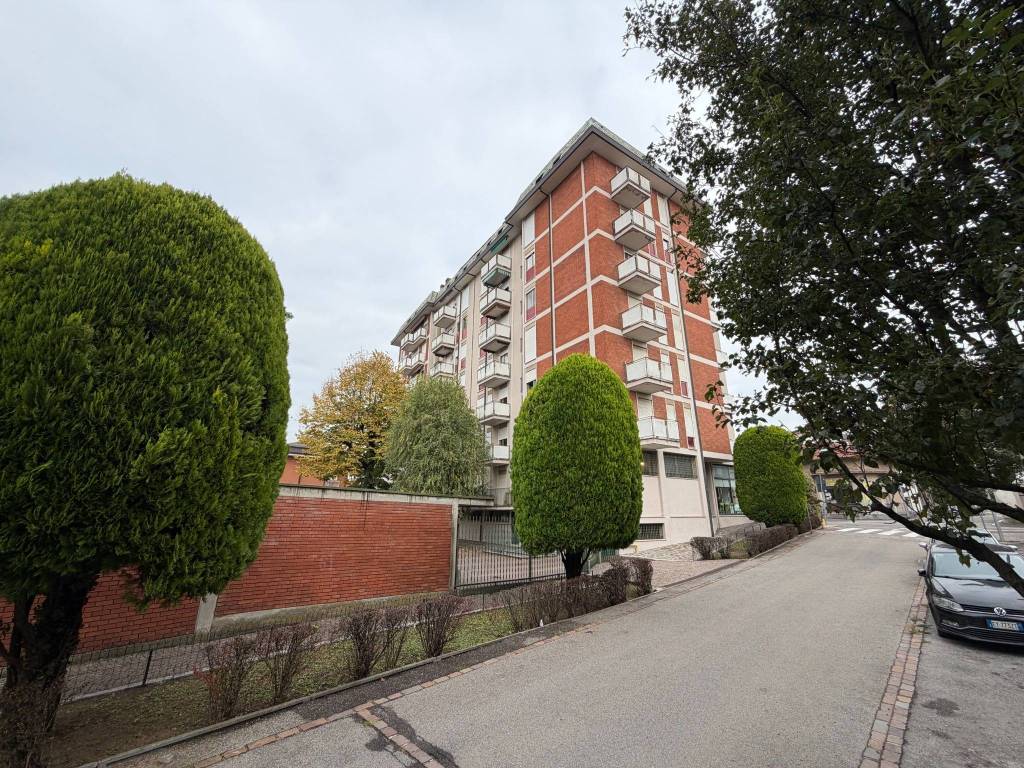 Appartamento a Carugo in Via Giuseppe Garibaldi, 17 - Foto 3