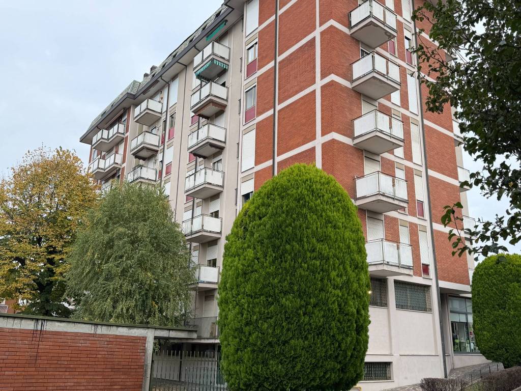 Appartamento a Carugo in Via Giuseppe Garibaldi, 17 - Foto 4