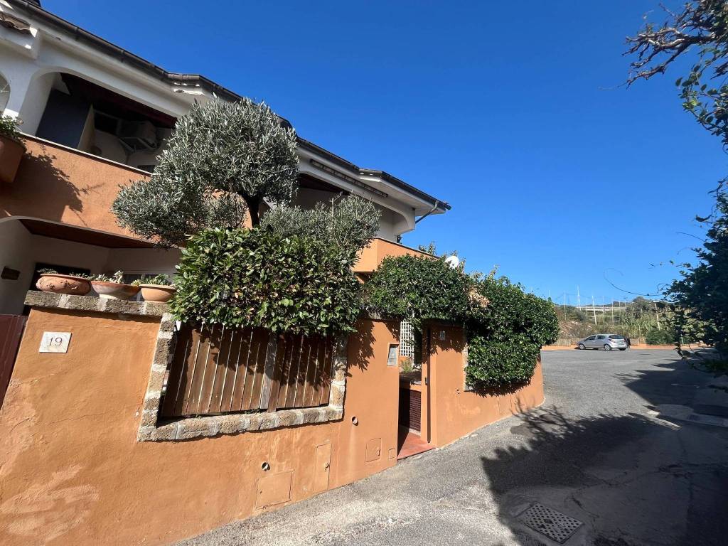 Villa a Santa marinella in Via Milano, 13 - Foto 3