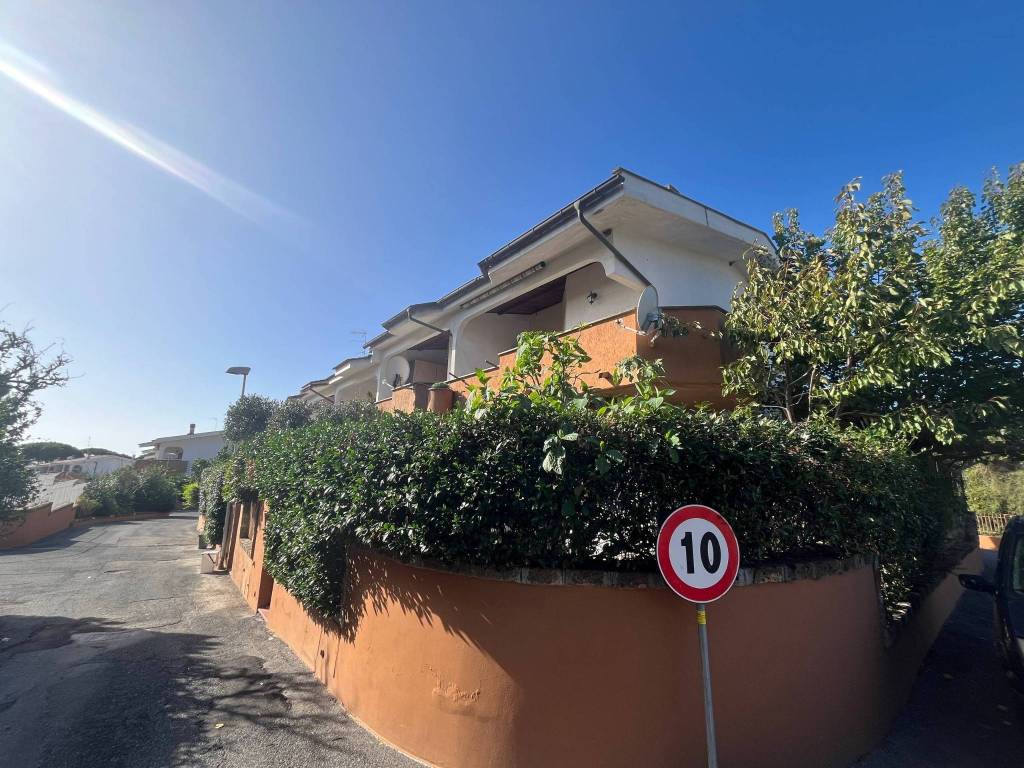 Villa a Santa marinella in Via Milano, 13 - Foto 4