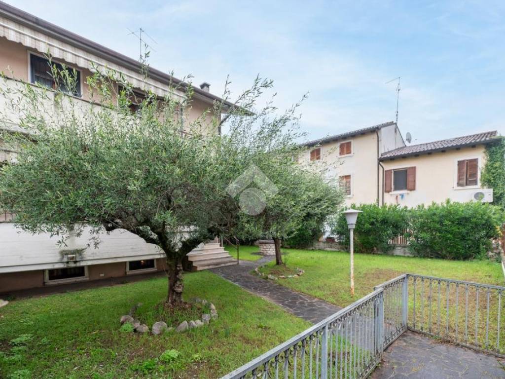Villa a Villafranca di verona in Via Luigi Prina - Foto 3