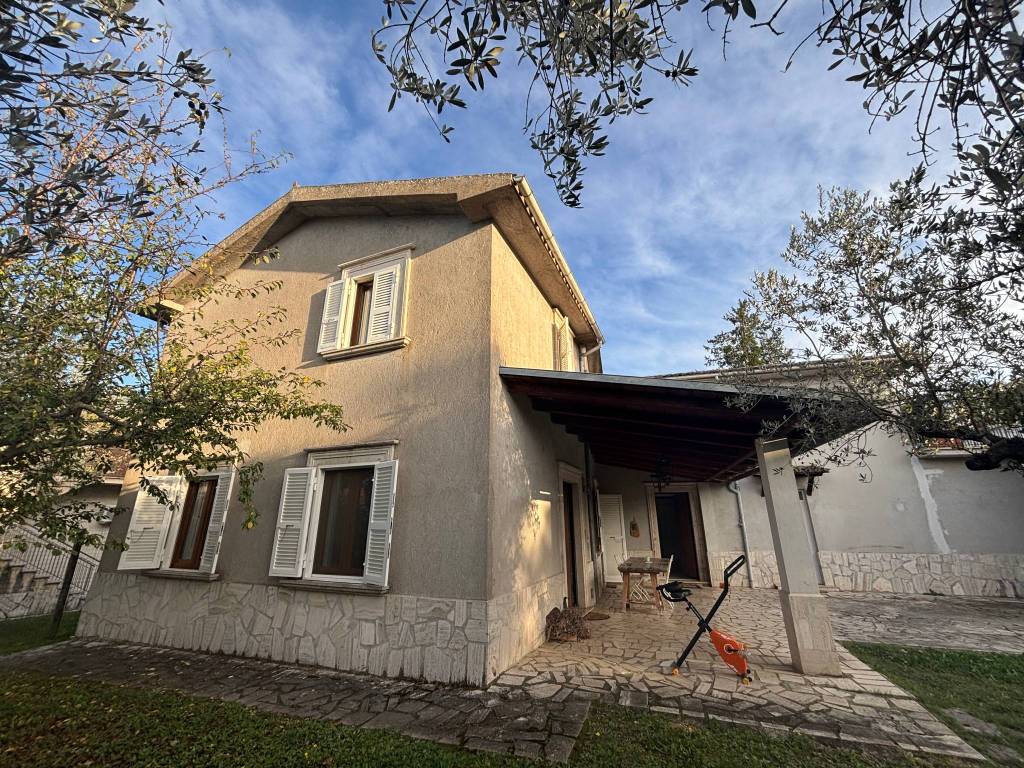 Villa a Monteleone sabino in Via Madoni - Foto 3