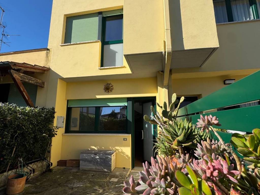 Villetta a schiera a Viareggio in Via Giuseppe Ungaretti , 11 - Foto 3