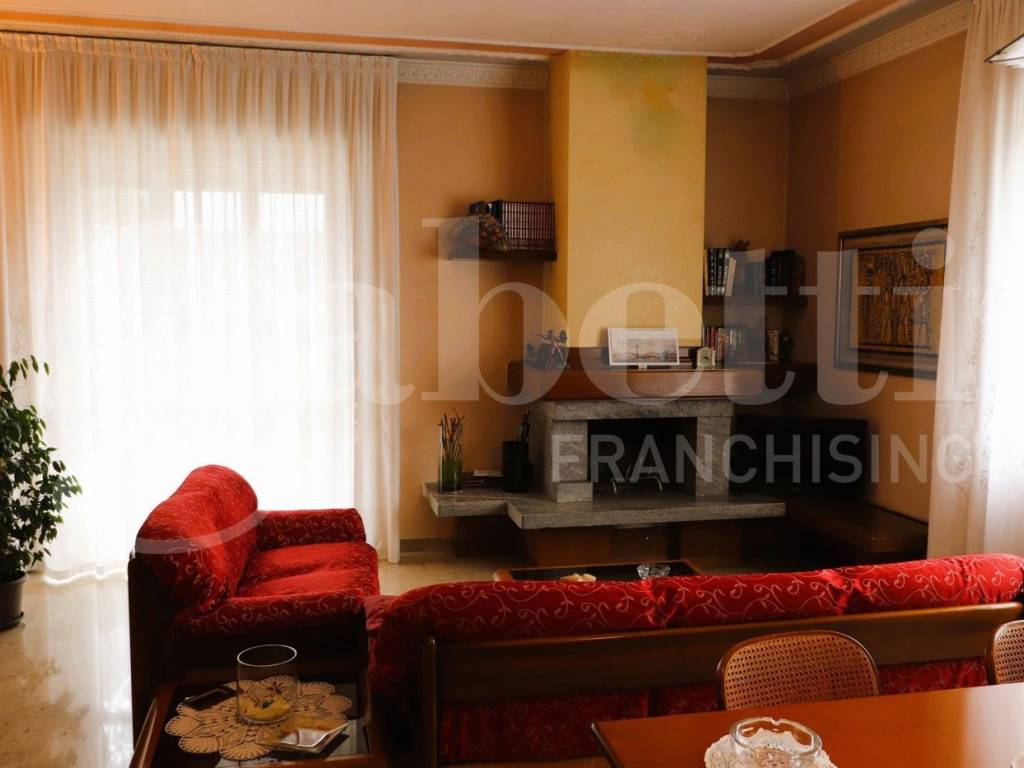 Villa a Rovello porro in Luigi Carcano , 12 - Foto 2