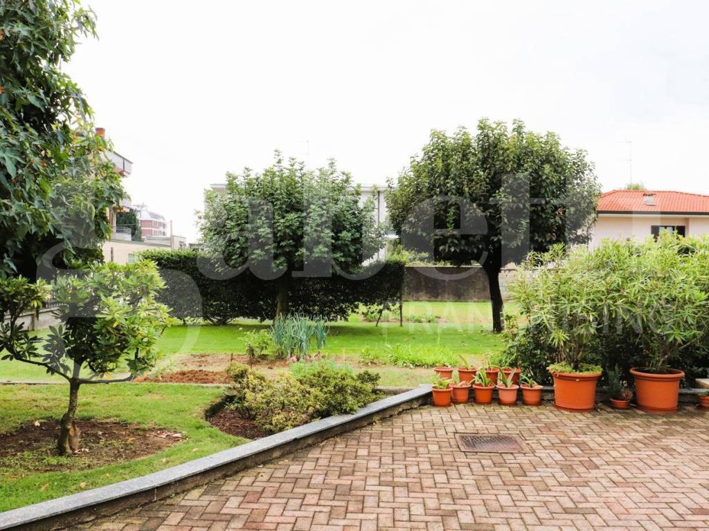 Villa a Rovello porro in Luigi Carcano , 12 - Foto 3