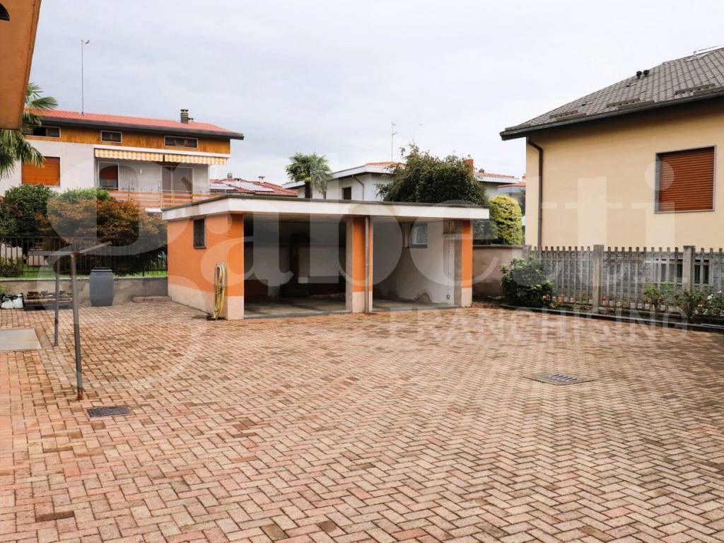 Villa a Rovello porro in Luigi Carcano , 12 - Foto 4