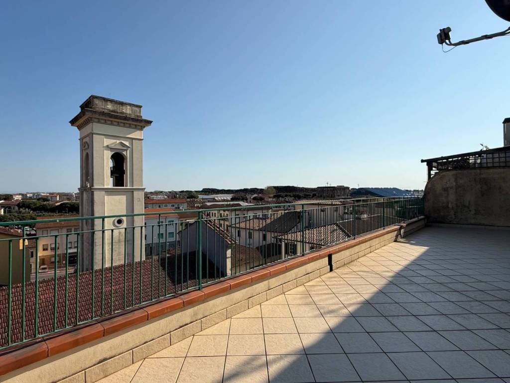 Attico / mansarda a Viareggio in VIA GIACOMO PUCCINI - Foto 3