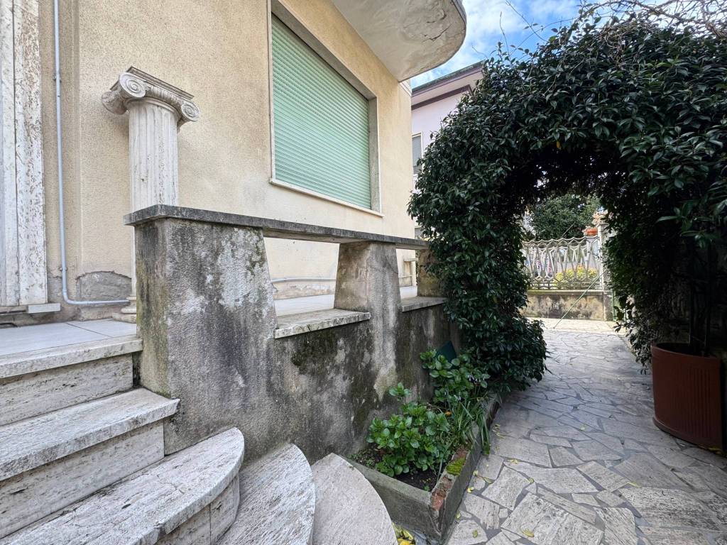 Villa a Viareggio in VIA VIRGILIO - Foto 2