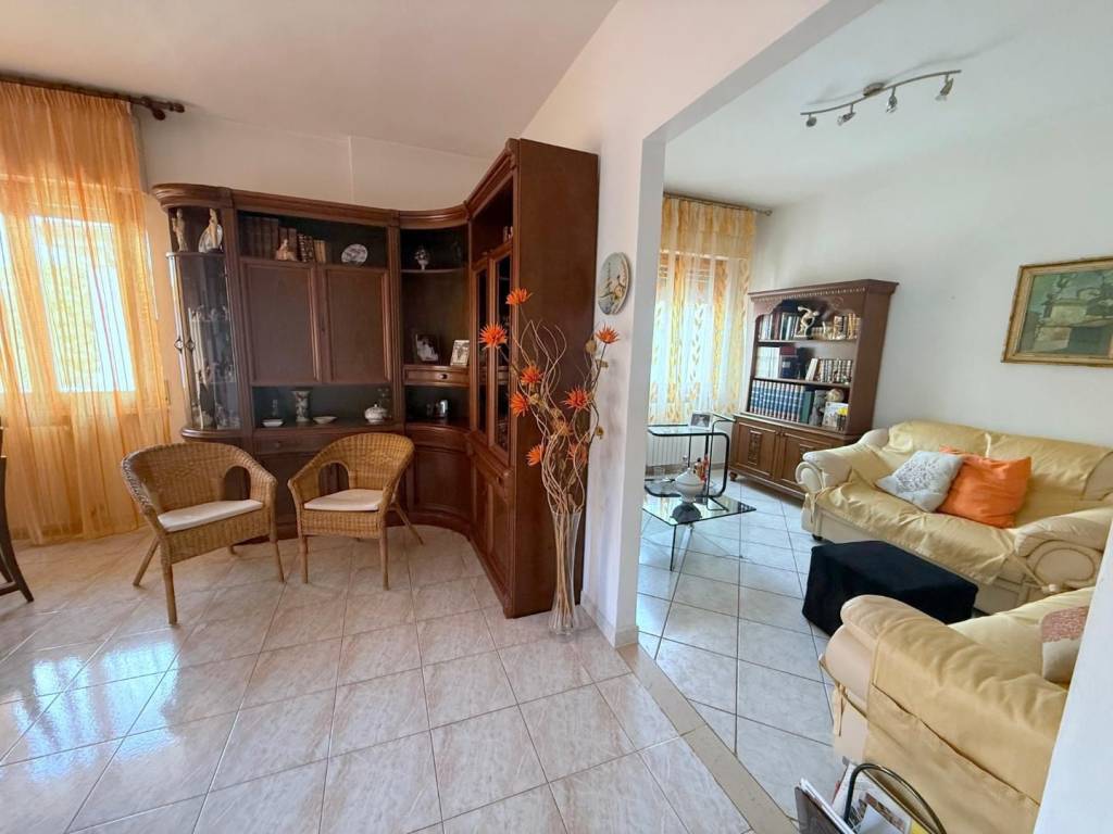 Appartamento a Cecina in Via Leonardo da Vinci - Foto 2