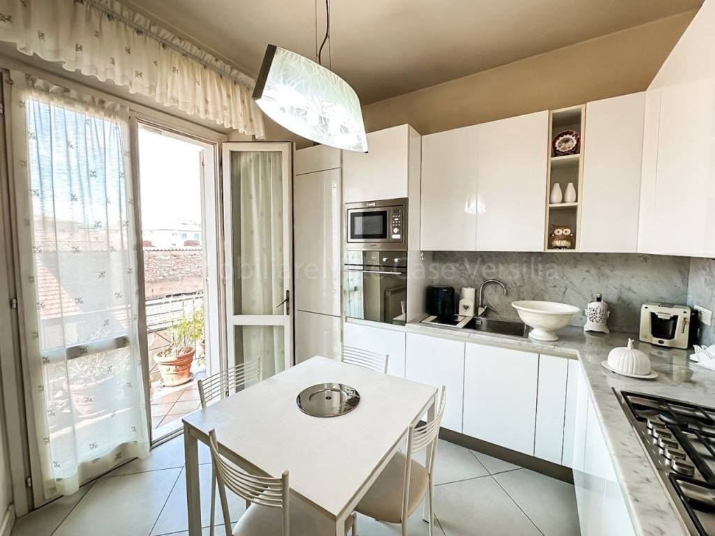 Appartamento a Viareggio in Via Giuseppe Verdi, 7 - Foto 4