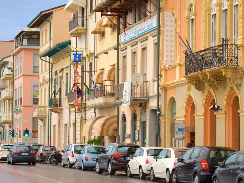 Appartamento a Viareggio in Viale Ugo Foscolo - Foto 2