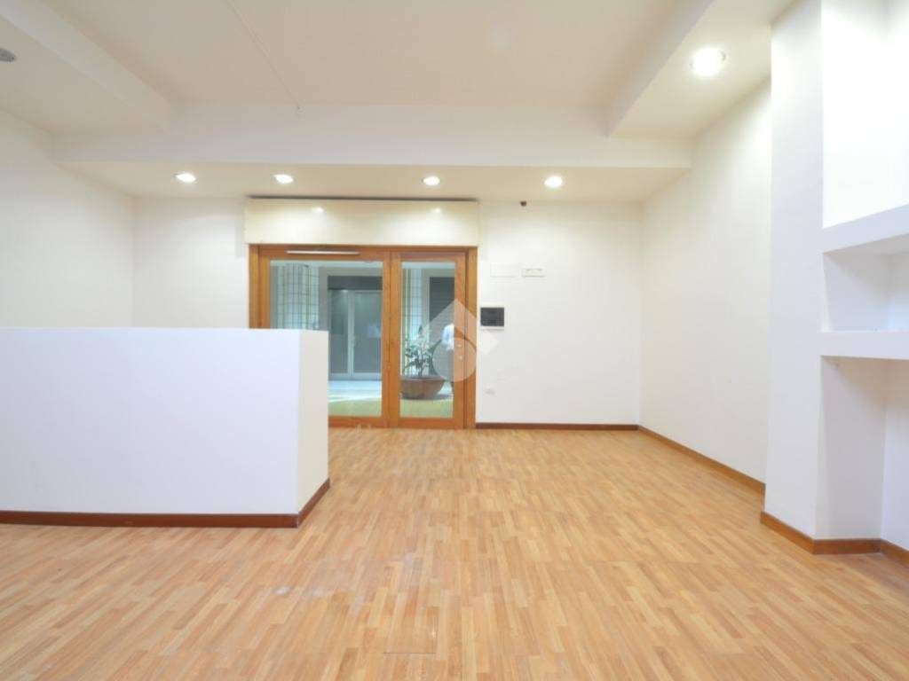 Box / garage a Santa maria capua vetere in Corso Aldo Moro, 99 - Foto 4