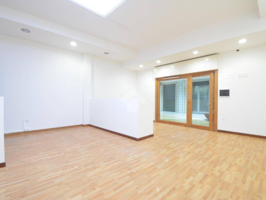 Box / garage a Santa maria capua vetere in Corso Aldo Moro, 99 - Foto 5