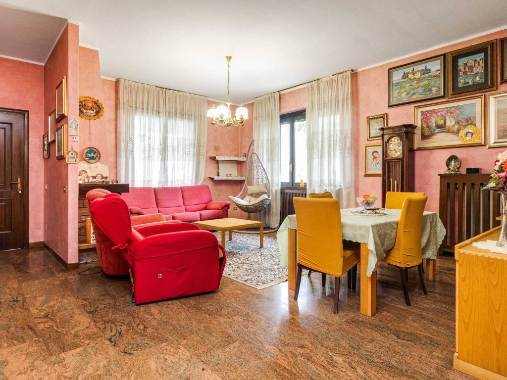 Villa a Lonate pozzolo in Via Arno, 8 - Foto 2