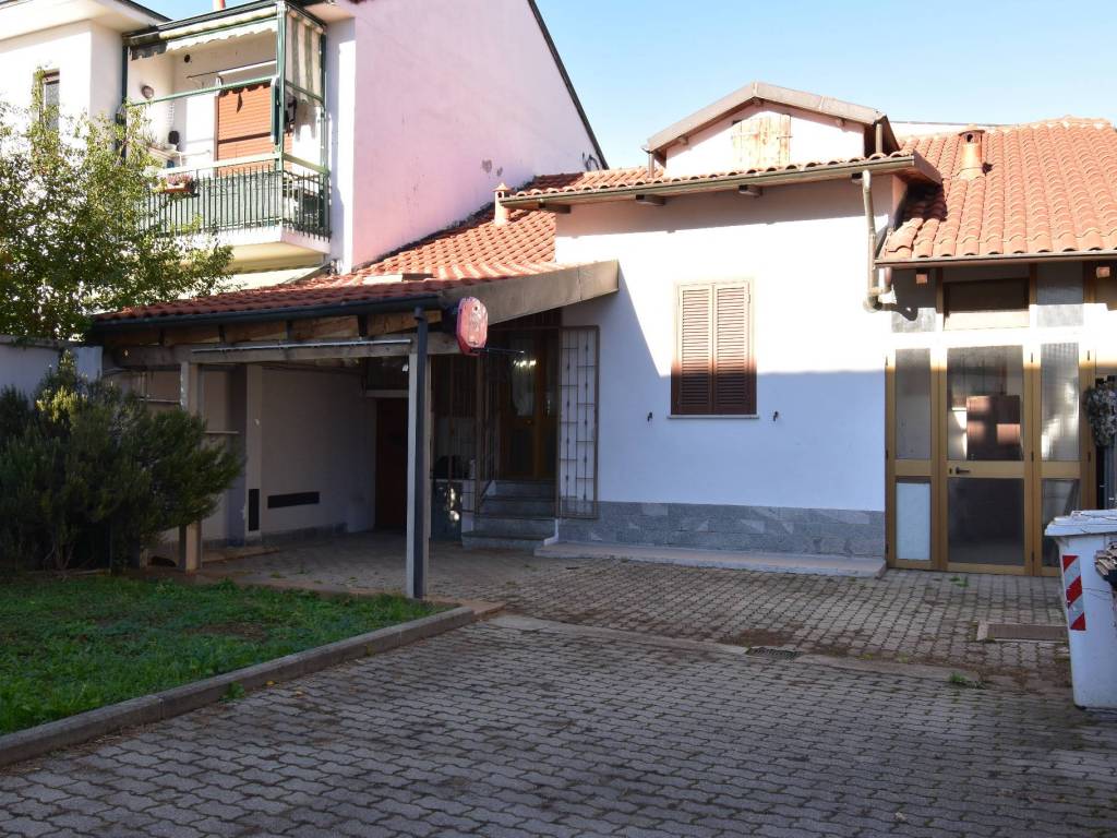 Villa a Collegno in Via Renzo Cattaneo, 14 - Foto 3