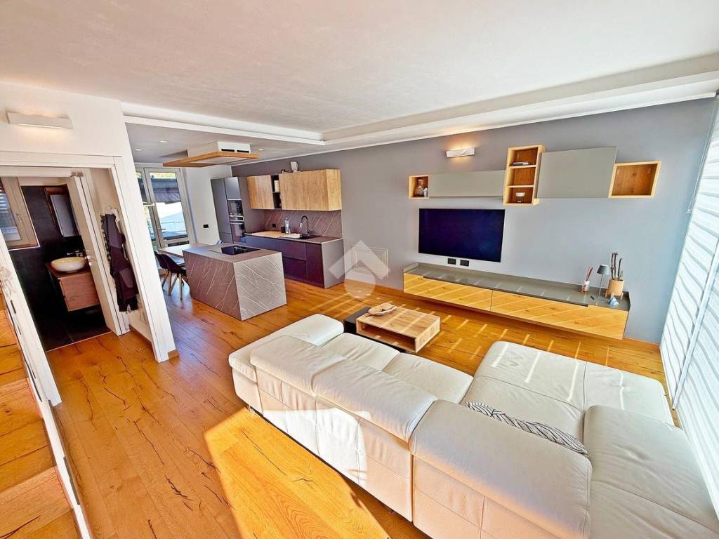 Villa a Sesto calende in via oriano, 10 - Foto 2