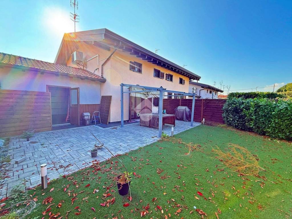 Villa a Sesto calende in via oriano, 10 - Foto 3