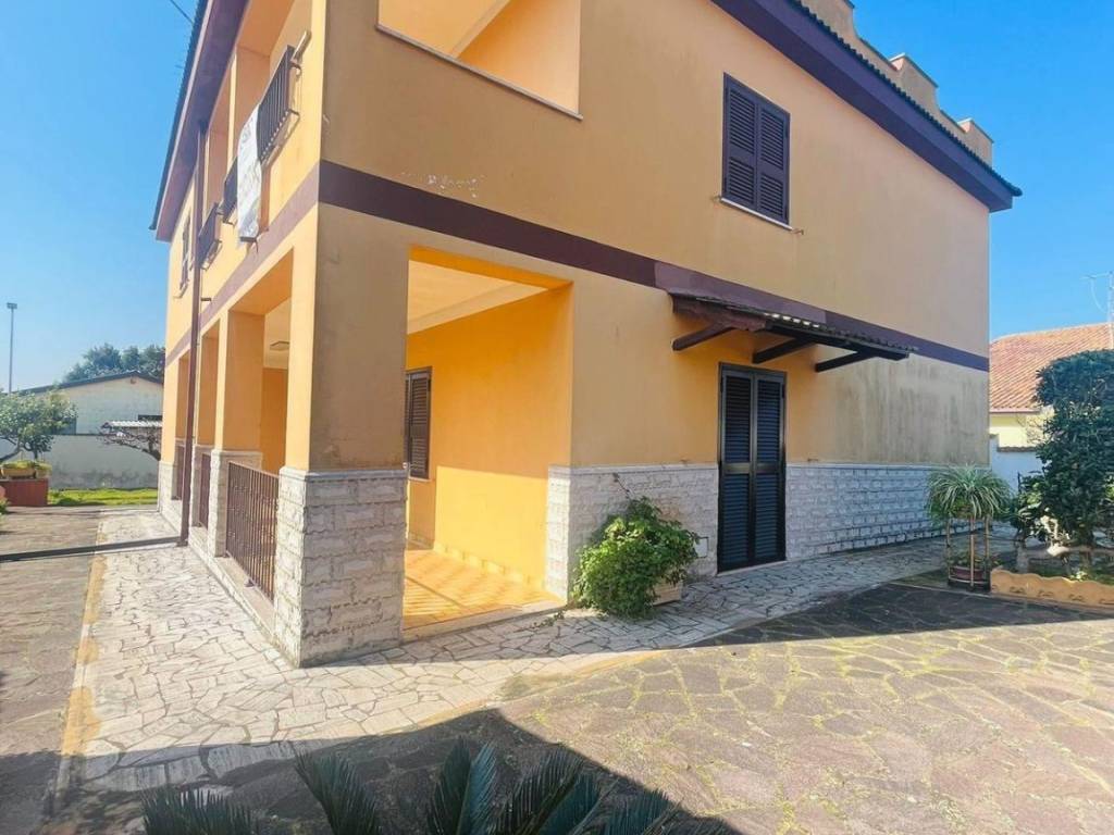 Villa a Aprilia in via dei ciliegi, 17 - Foto 4