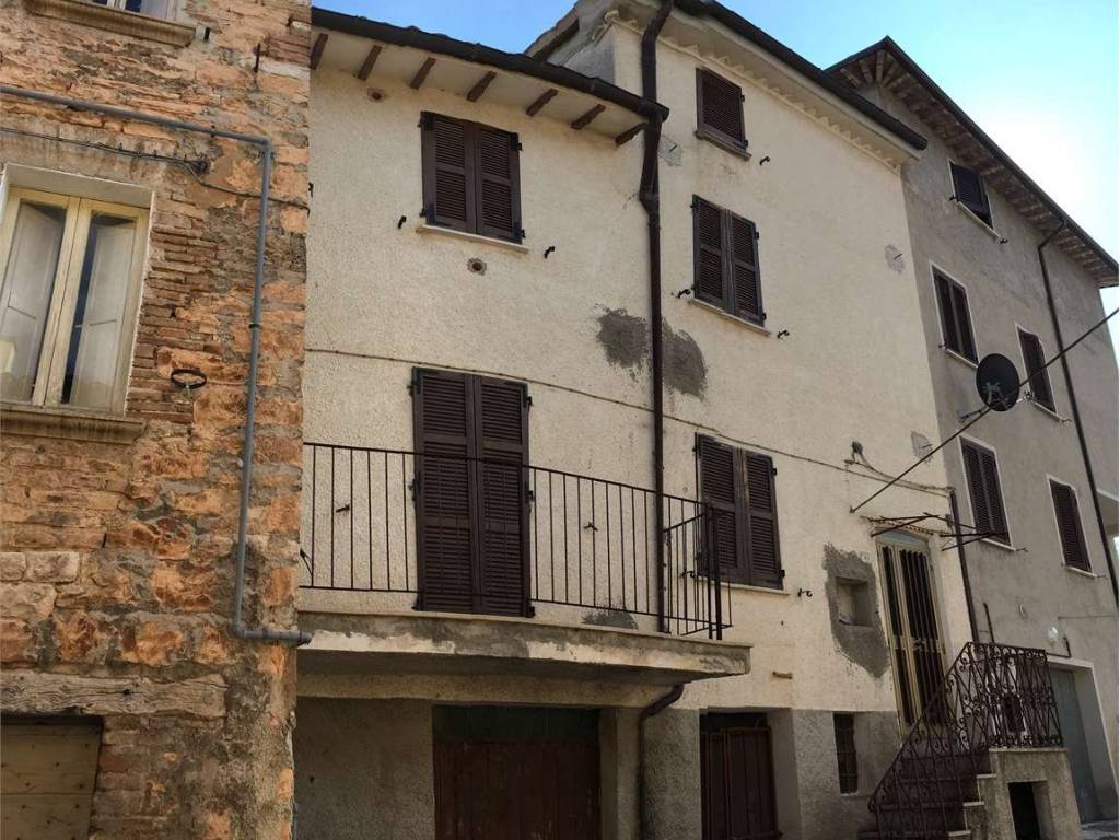 Palazzo / stabile a Fossato di vico in Via Castelvecchio - Foto 2