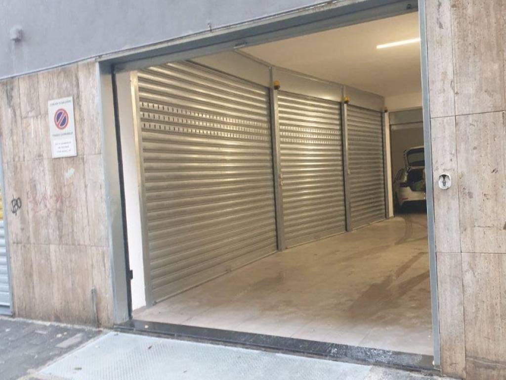 Box / garage a Salerno in Via Michele Vernieri, 145 - Foto 2