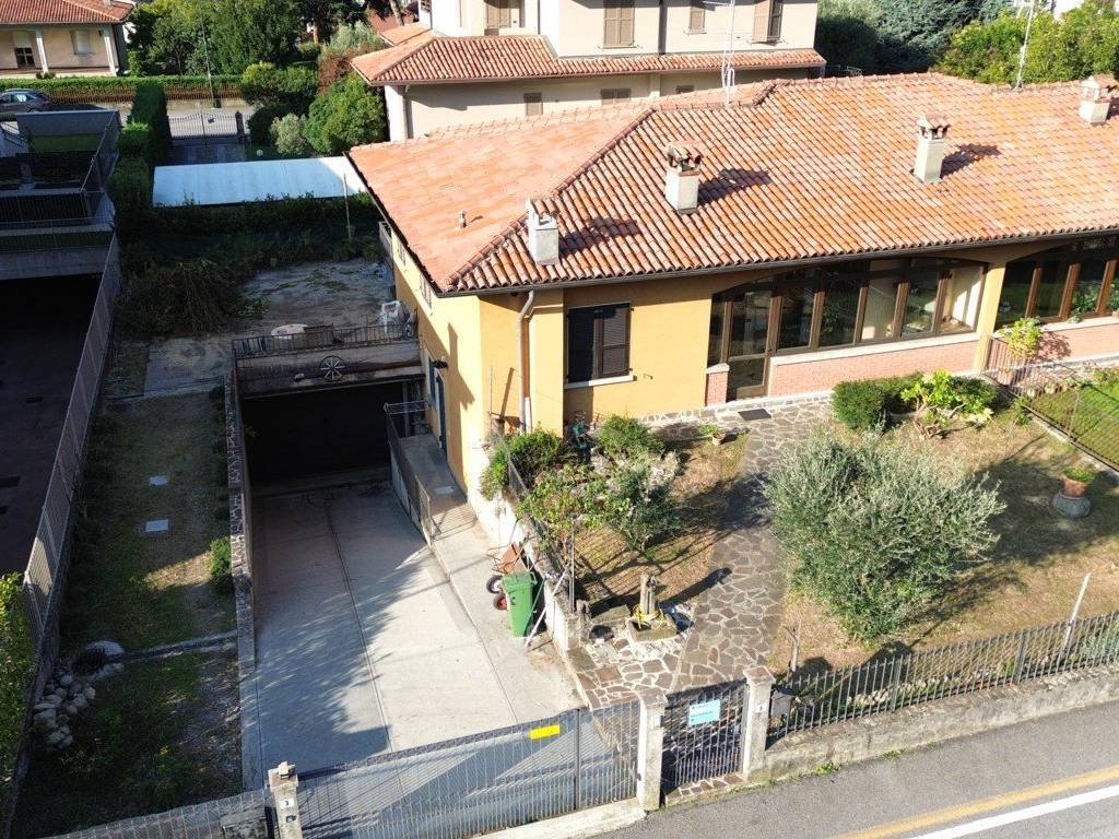 Villa a Coccaglio in Via Padre Giulio Bevilacqua, 5 - Foto 2