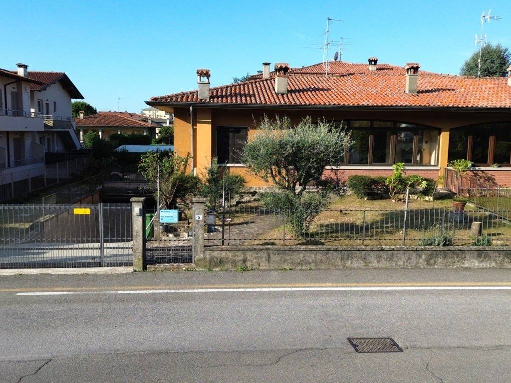 Villa a Coccaglio in Via Padre Giulio Bevilacqua, 5 - Foto 3