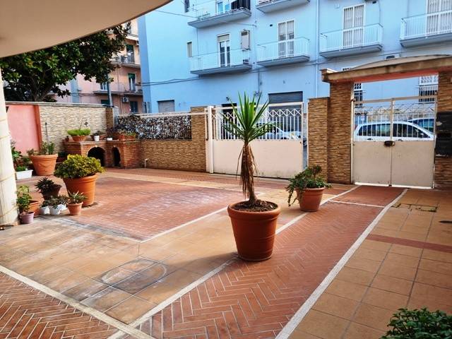 Palazzo / stabile a Bisceglie - Foto 2