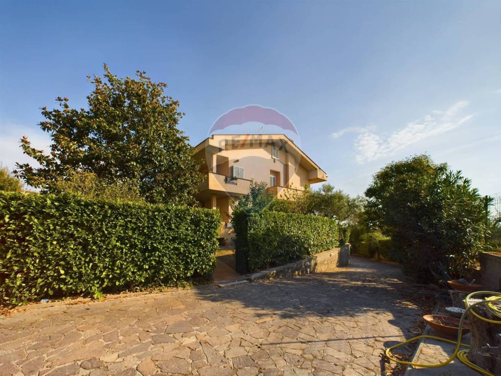 Villa a Campagnano di roma in Via Valle d'Aosta - Foto 2