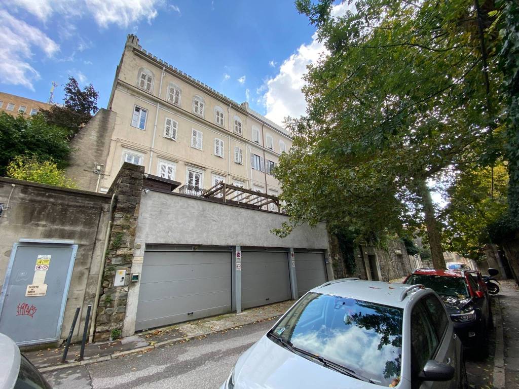 Appartamento a Trieste in Via Francesco Crispi, 77 - Foto 2