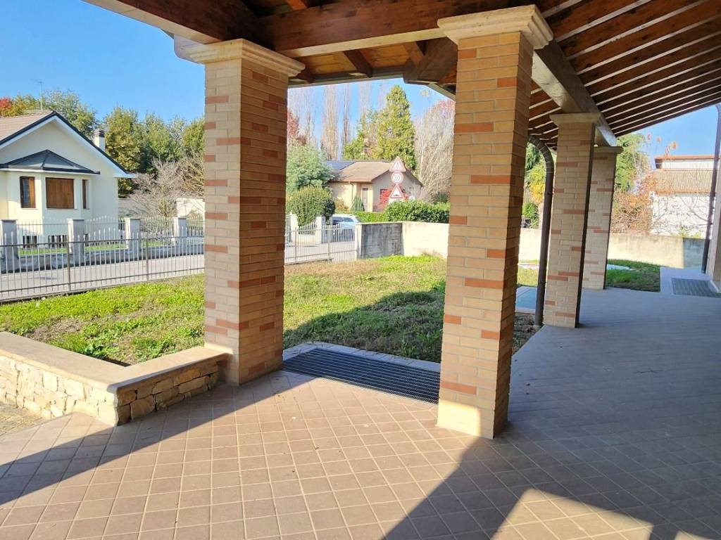 Villa a Gorla maggiore in Via 1 Maggio - Foto 2