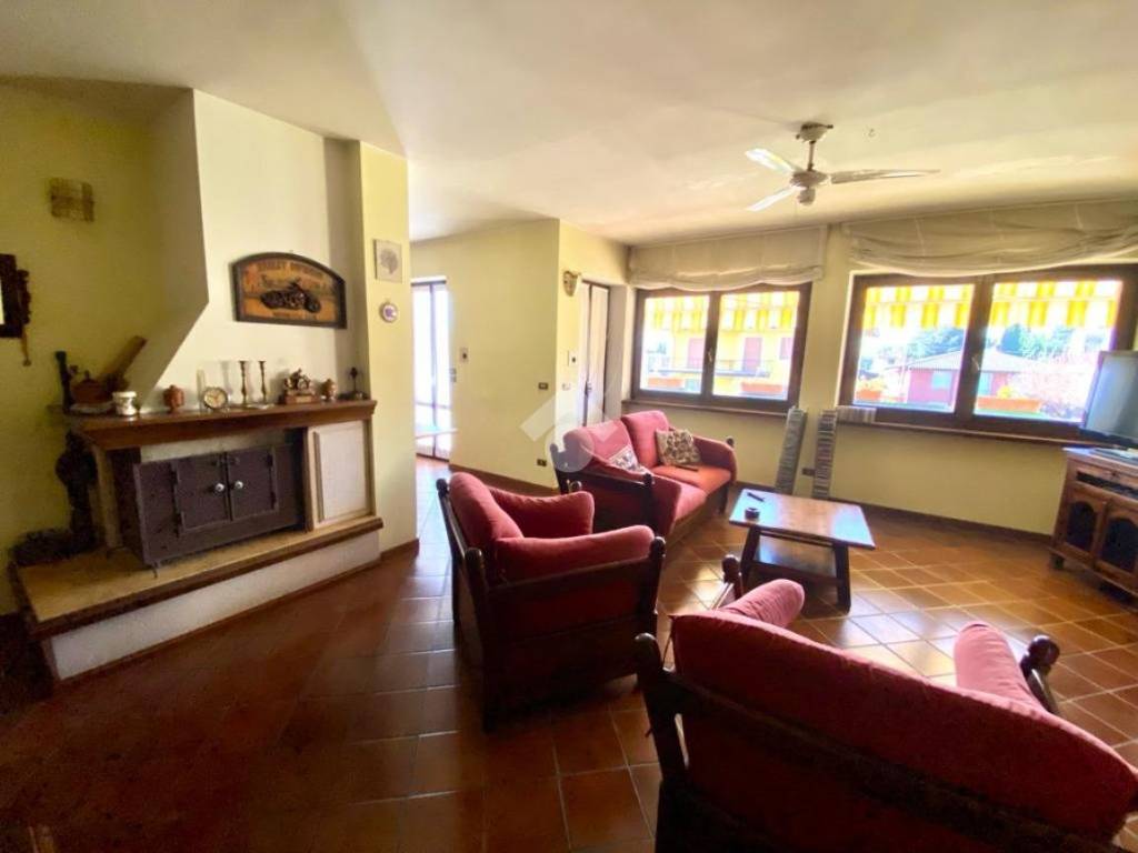 Villa a Caprino veronese in Piazza Alberto Stringa - Foto 4