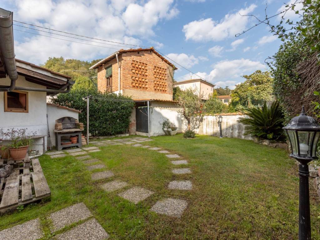 Casa indipendente a Lucca in via di Arliano - Foto 2