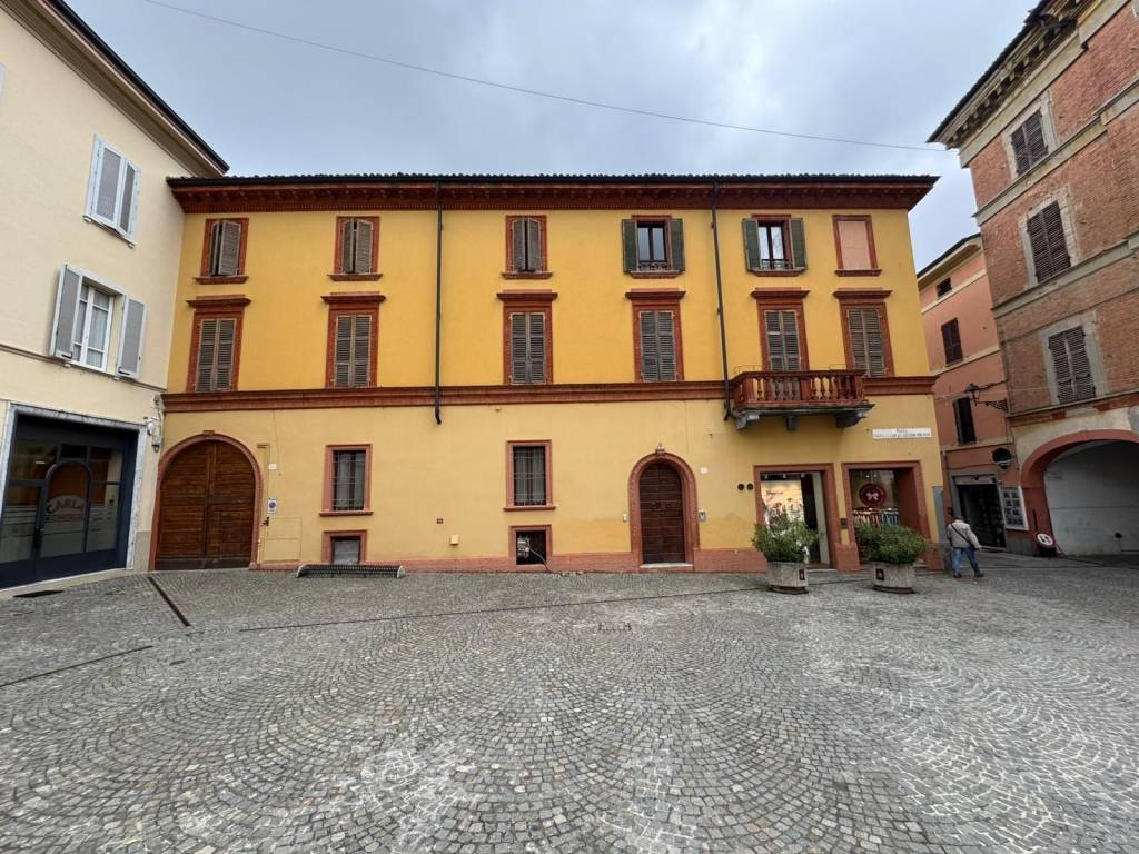 Appartamento a Fiorenzuola d'arda in Piazza Fratelli Molinari - Foto 3