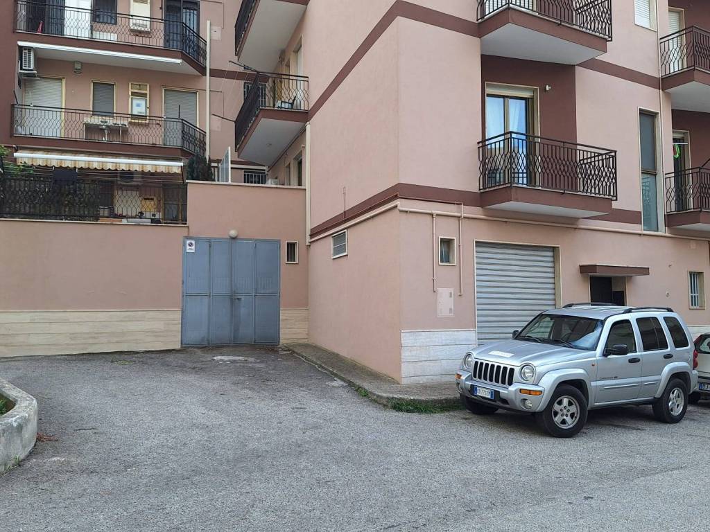Box / garage a Putignano in Via Giuseppe Di Vittorio - Foto 2