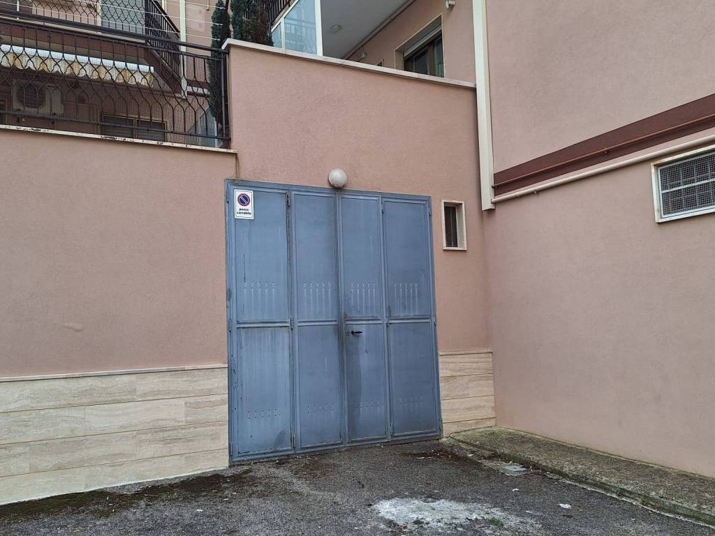 Box / garage a Putignano in Via Giuseppe Di Vittorio - Foto 3