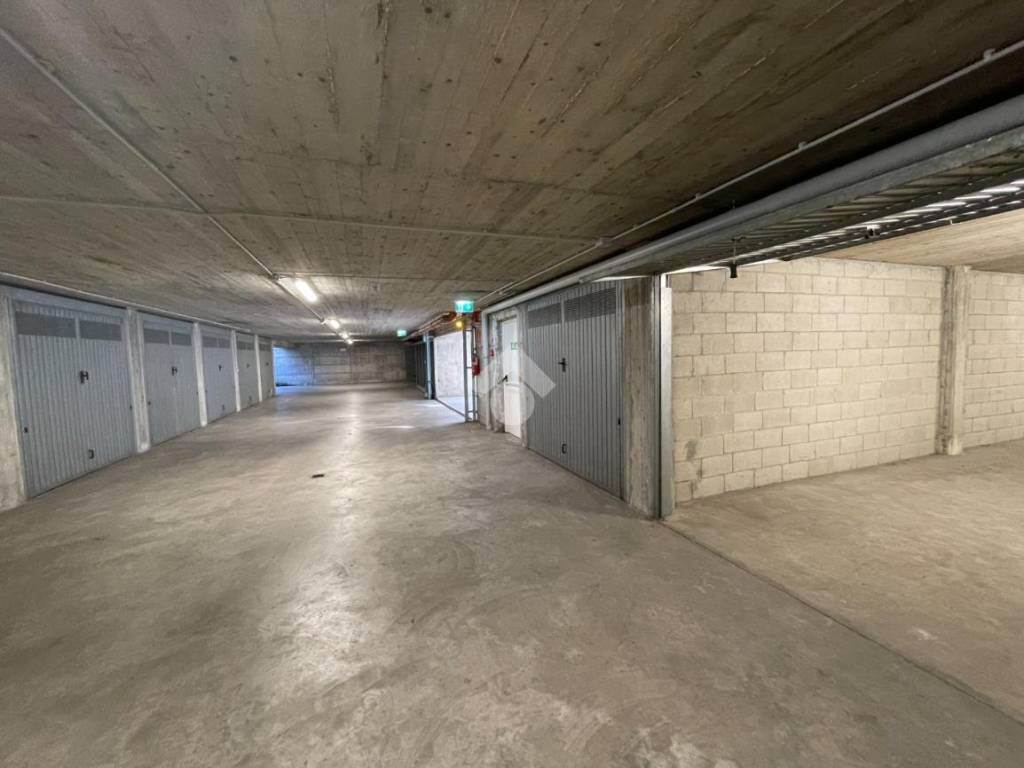 Box / garage a Saronno in Via Leonardo Da Vinci, 8 - Foto 3