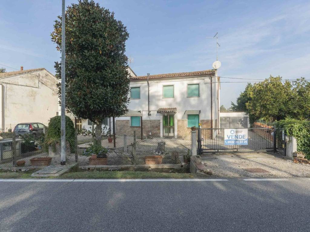 Villa a Ferrara in via Aldo Chiorboli, 163 - Foto 2