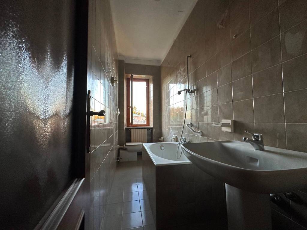 Appartamento a Asti in Via Vittorio Faletti - Foto 5